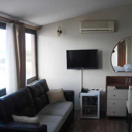 ホテル ケルマーン Çeşme